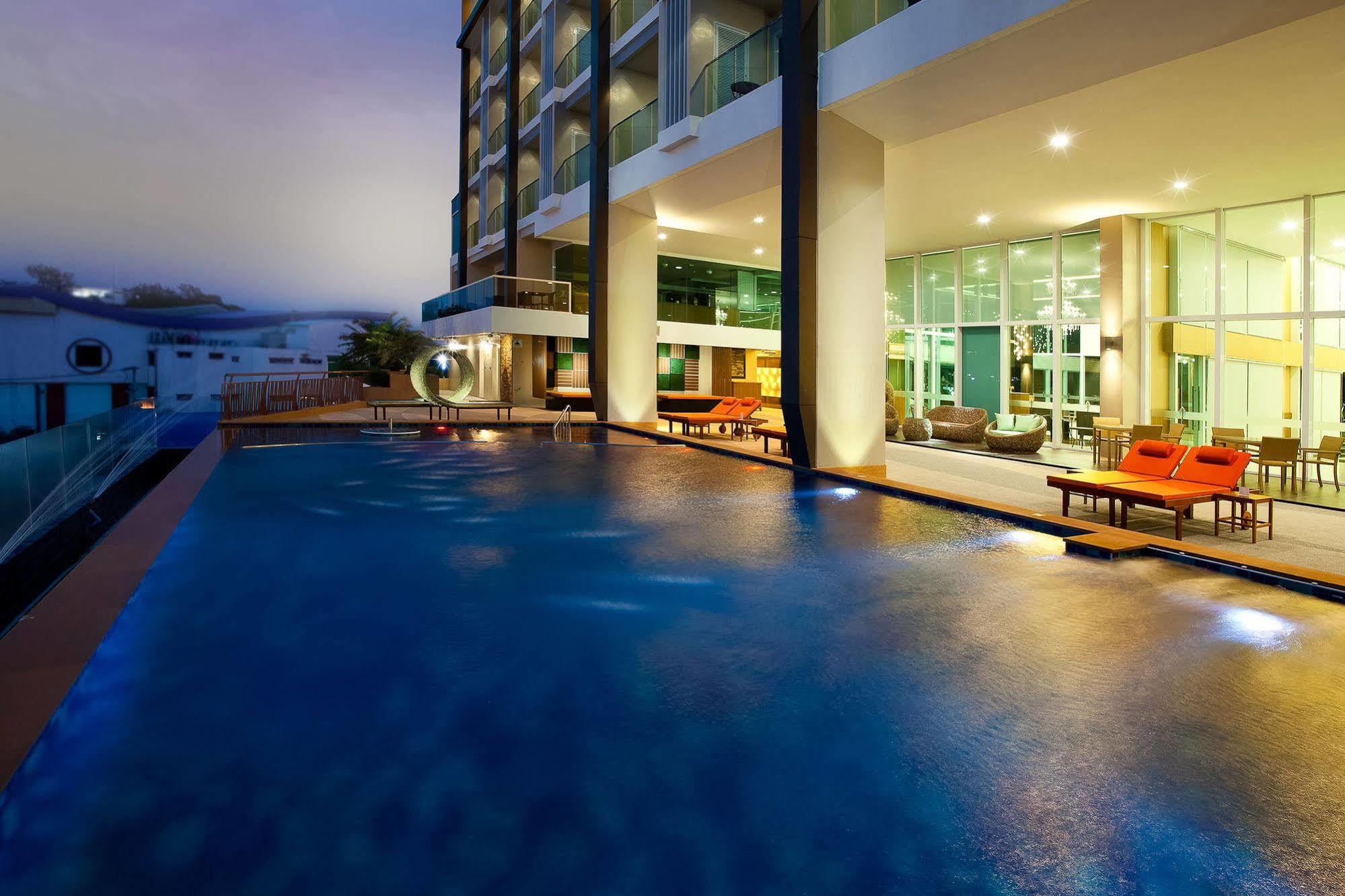 Balihai Bay Pattaya Exterior photo